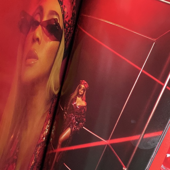 Ivy park ❤️ Ivy heart collection look book - Picture 6 of 6